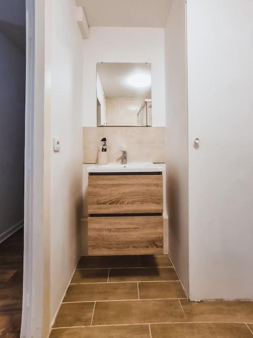 Center Rue Zola : Space And Comfort *